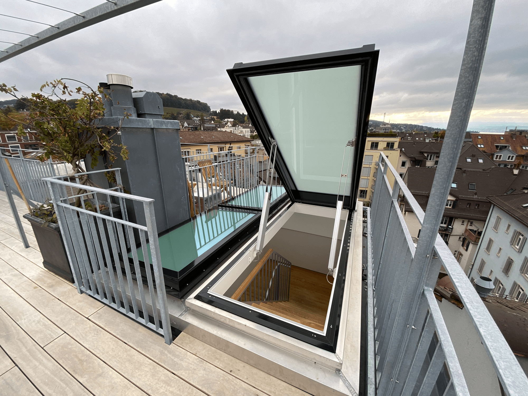 Klapparm² - Dachterrassenausstieg ©Cupolux